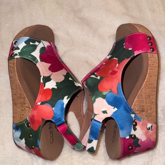 NWT  CORKY’S  Carley  “ Flowers “ Wedges Heels Sandals  Floral Multi Print main image 6